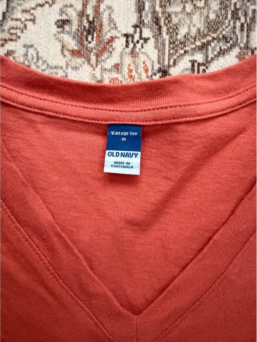 Old navy v neck vintage t shirt - Picture 2 of 3
